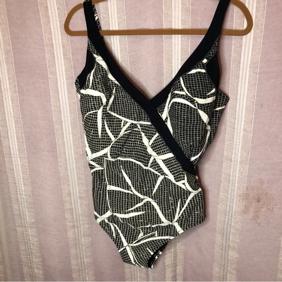 Christyg79 will host @tilnexttime . 
On sunday Nov2 6pm EST - Picture 8 of 10